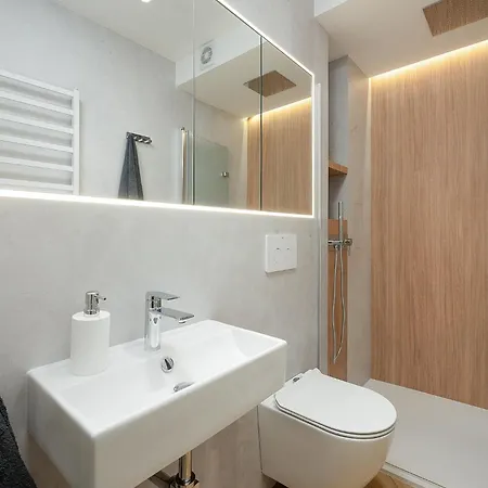 1 Maja Designer By Host *