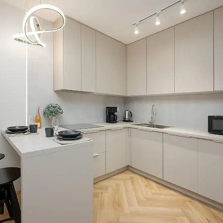 1 Maja Designer By Host