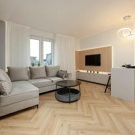 1 Maja Designer By Host *