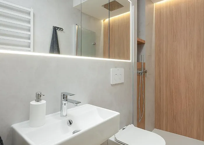 1 Maja Designer By Host *