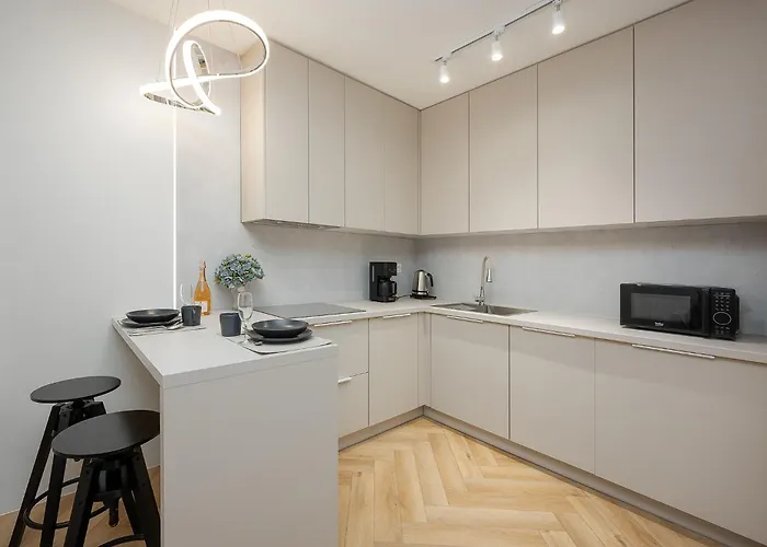 1 Maja Designer By Host